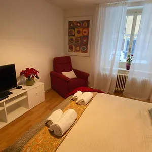 Hilda: Tranquillo In Centro Apartment